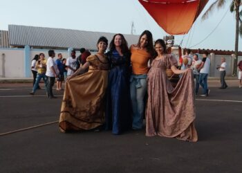 Cia Base apresenta “As mulheres do sol e o balão” em Araxá.