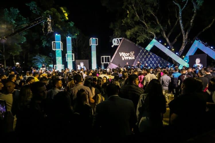 Vitor & Versol: novo fenômeno do sertanejo grava DVD memorável em Minas Gerais