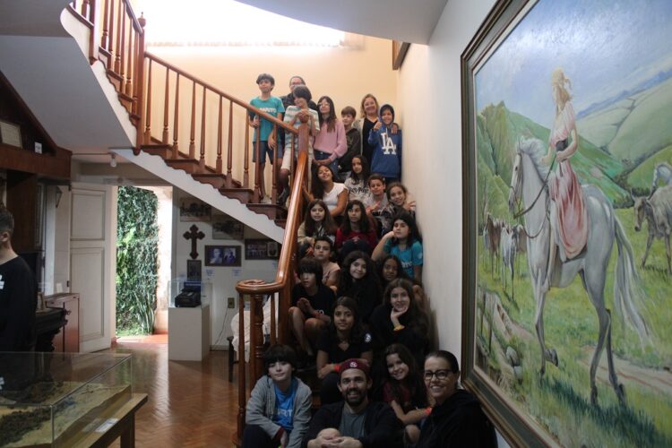 Projeto Raízes promove a visita de 80 alunos de Uberaba e Uberlândia aos pontos turísticos de Araxá