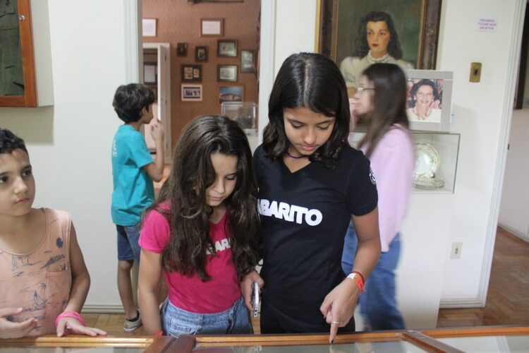 Projeto Raízes promove a visita de 80 alunos de Uberaba e Uberlândia aos pontos turísticos de Araxá