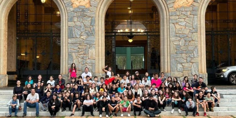 Projeto Raízes promove a visita de 80 alunos de Uberaba e Uberlândia aos pontos turísticos de Araxá