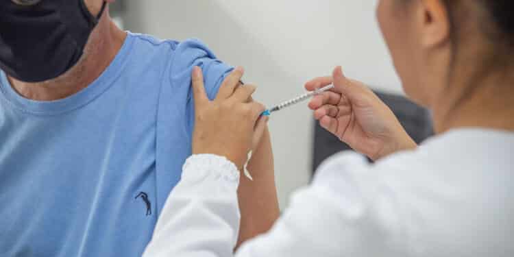 Confira o cronograma de vacinação contra a Covid-19 para esta sexta-feira (16)