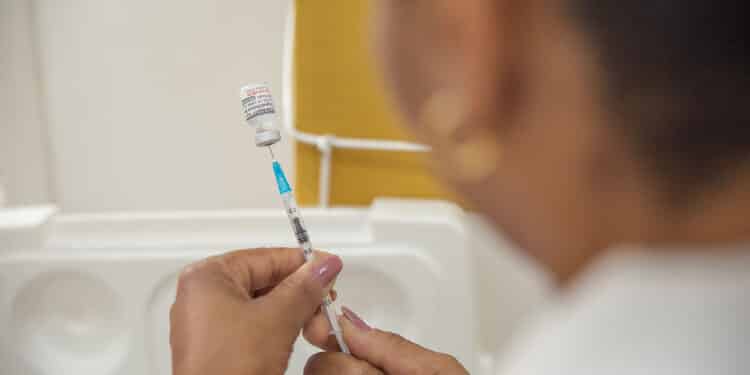 Confira o cronograma de vacinação contra a Covid-19 para esta terça-feira (27)