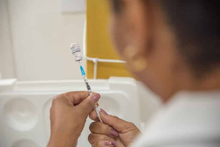 Confira o cronograma de vacinação contra a Covid-19 para esta terça-feira (27)