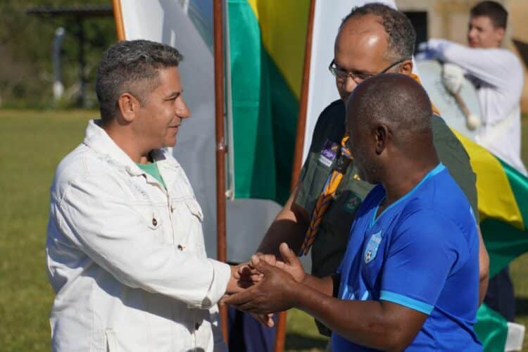 Prefeitura de Araxá participa de plantio de 213 árvores no campo do Trianon