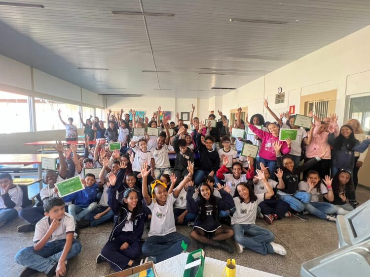 Escola Municipal Professora Auxiliadora Paiva vence o Concurso Reciclando e Brincando