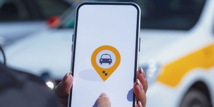 Prefeitura de Araxá abre credenciamento de carros de aplicativos que fazem transporte de passageiros