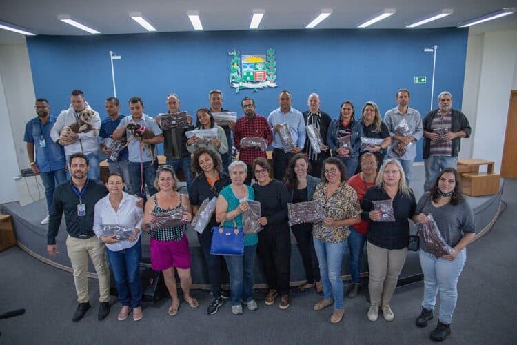 Parceria entre a Prefeitura de Araxá e Apac faz doação de agasalhos e cobertores para animais de rua
