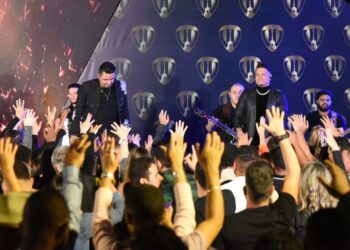 Vitor & Versol: novo fenômeno do sertanejo grava DVD memorável em Minas Gerais