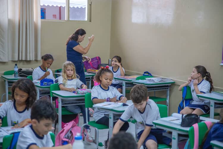 Intérpretes em Libras garantem inclusão nas escolas da Prefeitura de Araxá