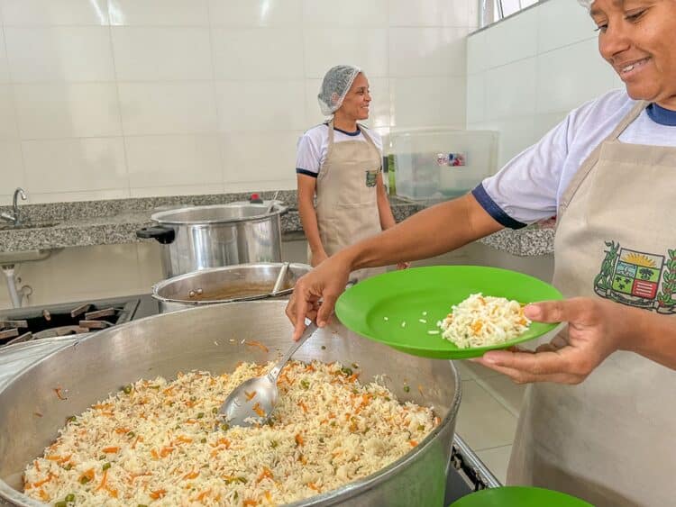 Merenda Escolar contempla mais de 13 mil alunos com alimentação saudável na Rede de Ensino da Prefeitura de Araxá