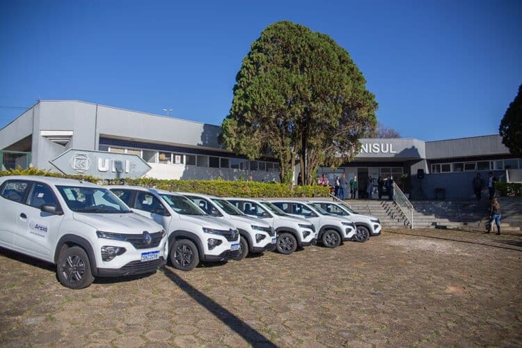 Secretaria de Saúde recebe veículos para atendimento à Atenção Primária, Vigilâncias e Caps Maria Pirola