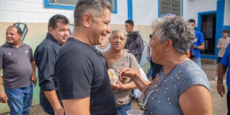 14ª edição do Prefeitura no Bairro contempla famílias com escrituras definitivas e oferece mais de 40 serviços gratuitos à população