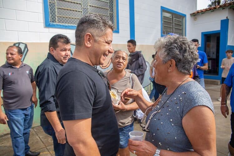 14ª edição do Prefeitura no Bairro contempla famílias com escrituras definitivas e oferece mais de 40 serviços gratuitos à população