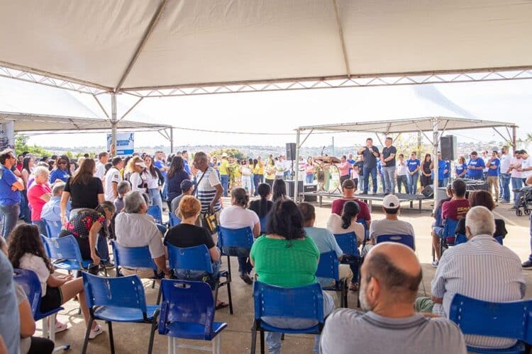 14ª edição do Prefeitura no Bairro contempla famílias com escrituras definitivas e oferece mais de 40 serviços gratuitos à população