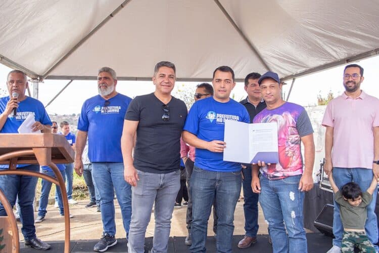 14ª edição do Prefeitura no Bairro contempla famílias com escrituras definitivas e oferece mais de 40 serviços gratuitos à população