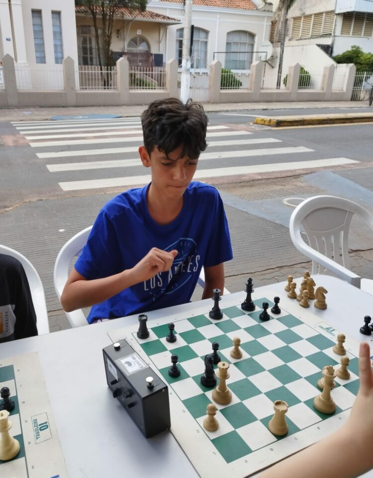 4ª Copa Araxá de Xadrez recebe estudante da Suíça