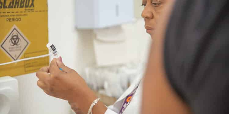 Confira o cronograma de vacinação contra a Covid-19 para esta sexta-feira (14)