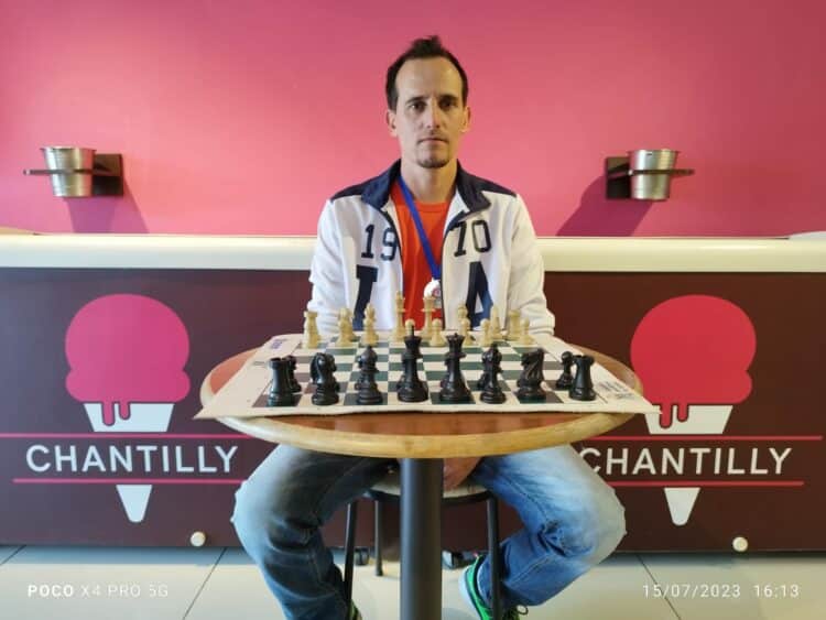 Cleber Antônio é campeão da 12ª Copa Chantilly de Xadrez