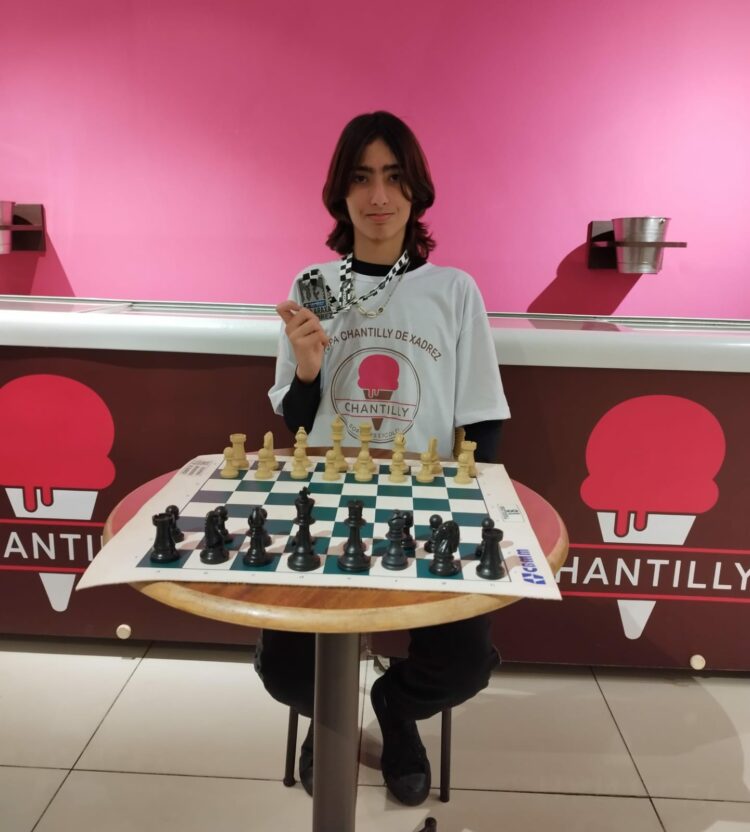 4ª Copa Araxá de Xadrez recebe estudante da Suíça