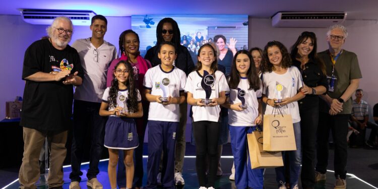 Alunos de Escolas Municipais são premiados no Concurso de Redação do 11º Fliaraxá