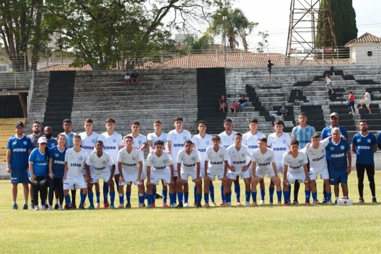 Dínamo sub-17 goleia Manchester, em Araxá