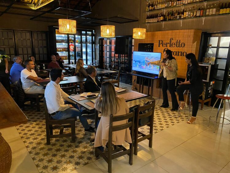 Happy Hour Empresarial da Abrasel Sul de Minas debate como o espaço físico pode influenciar nas vendas