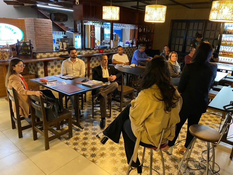 Happy Hour Empresarial da Abrasel Sul de Minas debate como o espaço físico pode influenciar nas vendas