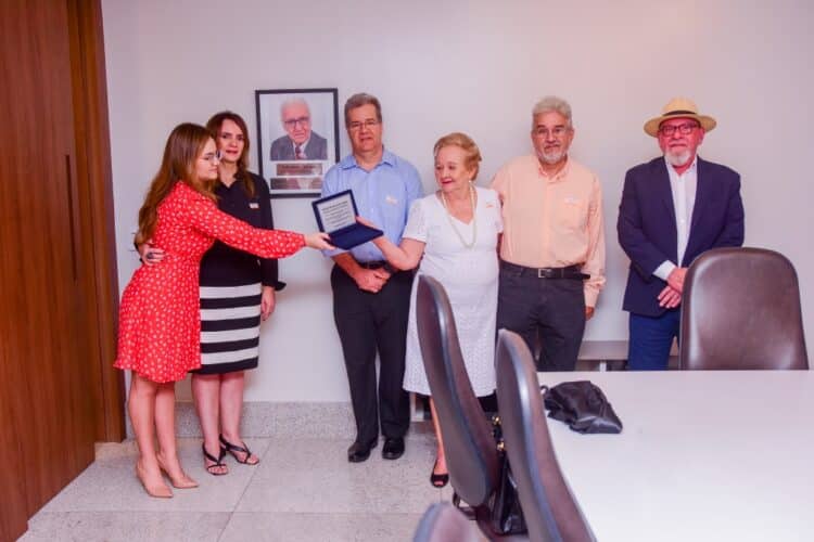 Solenidade póstuma em homenagem ao prof. Emílio Recamonde