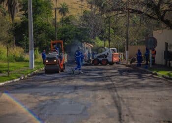 Quatro frentes de trabalho executam a Operação Tapa-Buracos em todos os setores de Araxá