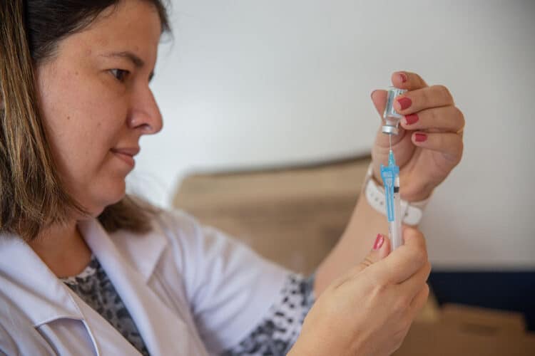 Confira o cronograma de vacinação contra a Covid-19 para esta sexta-feira (11)