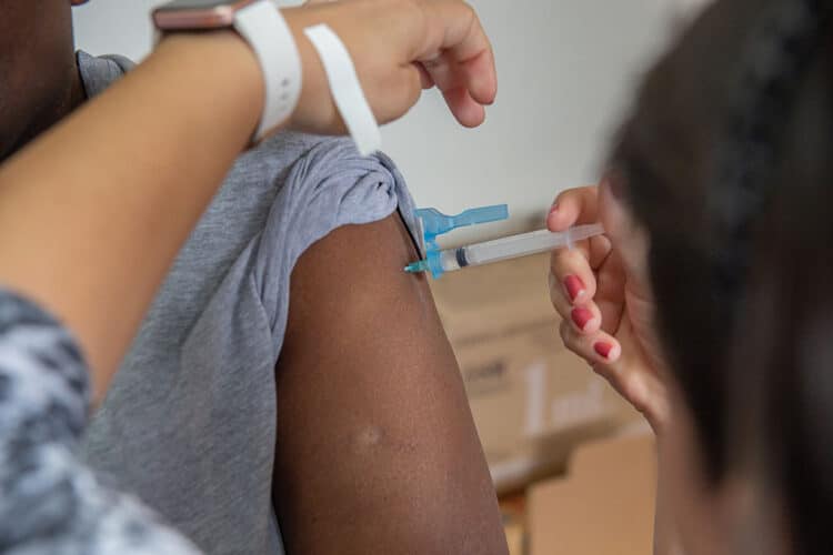 Confira o cronograma de vacinação contra a Covid-19 para esta terça-feira (22)