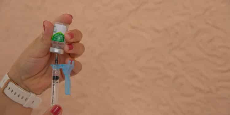 Confira o cronograma de vacinação contra a Covid-19 para esta sexta-feira (1º)