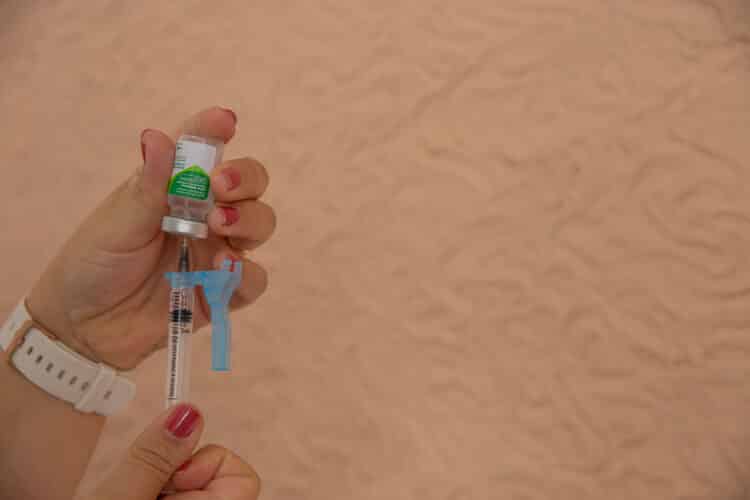 Confira o cronograma de vacinação contra a Covid-19 para esta sexta-feira (1º)