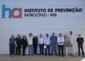 Comitiva de Araxá realiza visita técnica à construção do Hospital do Câncer