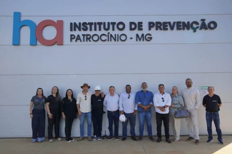 Comitiva de Araxá realiza visita técnica à construção do Hospital do Câncer