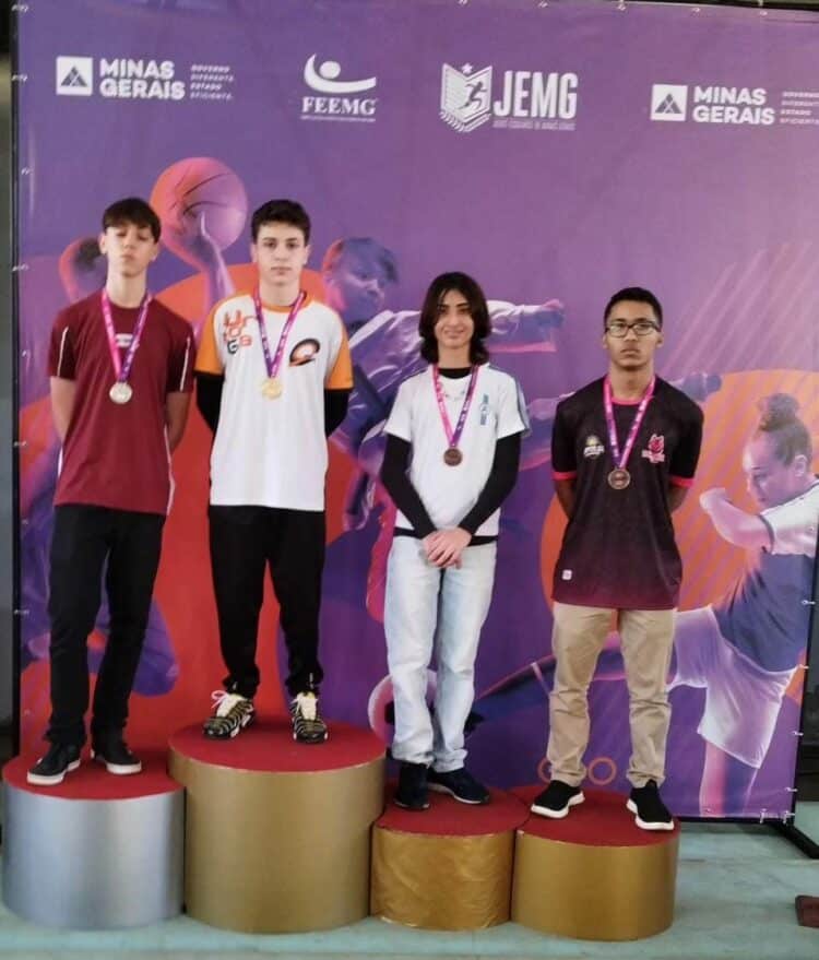 Alunos da Academia Araxaense de Xadrez conquistaram 2 medalhas de bronze no JEMG