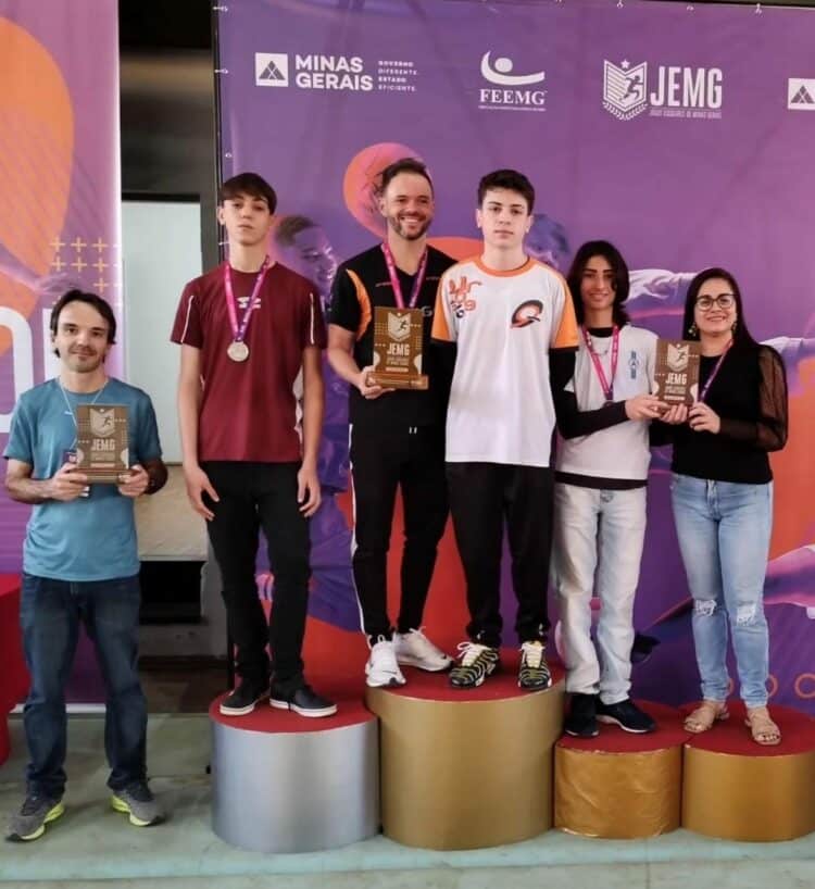 Alunos da Academia Araxaense de Xadrez conquistaram 2 medalhas de bronze no JEMG
