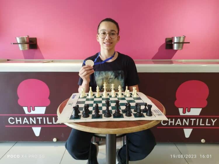Theo conquista a 14ª Chantilly de Xadrez