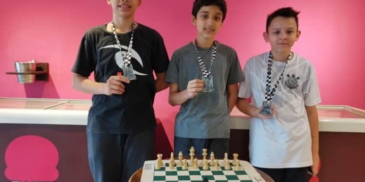 Edgard Suzuki conquista a 6ª Copa Araxá de Xadrez