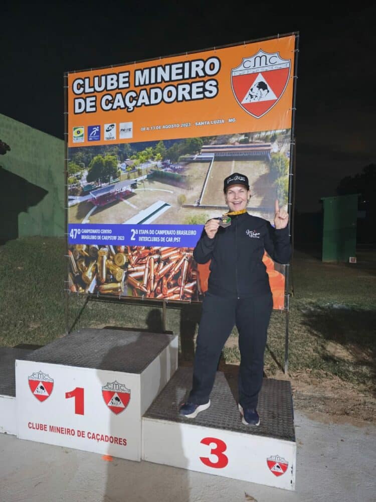 Jane Porfírio conquista sua primeira medalha no tiro esportivo