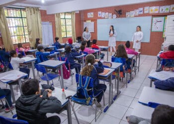 Prefeitura de Araxá distribui mais de 20 mil escovas dentais para alunos da Rede Municipal