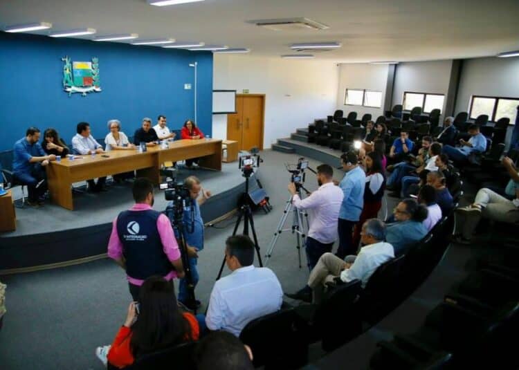 Prefeitura de Araxá recebe reitora da UFTM e apresenta locais para a instalação do campus federal