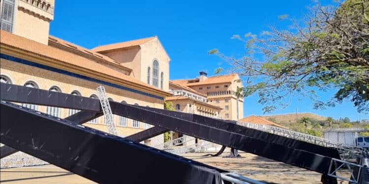 Iniciada a montagem da estrutura da Expoqueijo Brasil