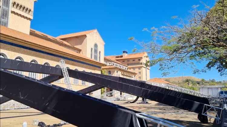 Iniciada a montagem da estrutura da Expoqueijo Brasil