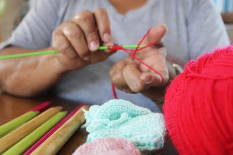 Ateliê de Tecelagem abre 15 vagas para o curso de crochê e tricô