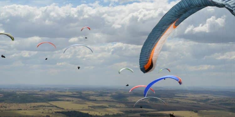 Araxá recebe o Campeonato Brasileiro de Parapente e Pré-Mundial a partir desta quinta; Horizonte Perdido também conta com festival de música