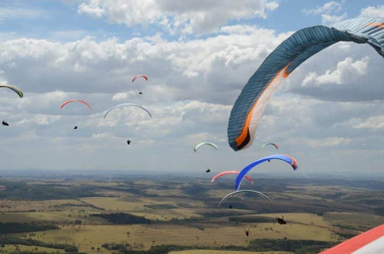 Araxá recebe o Campeonato Brasileiro de Parapente e Pré-Mundial a partir desta quinta; Horizonte Perdido também conta com festival de música