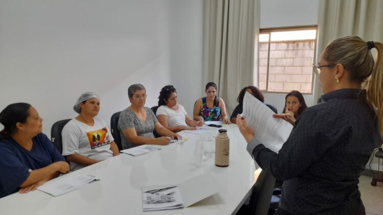 Servidores da Fundação da Criança e do Adolescente de Araxá recebem capacitação sobre alimentação saudável