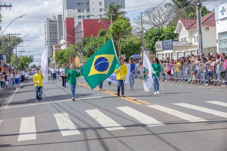 Desfile Cívico-Militar marca as comemorações do 7 de Setembro e encerra a Semana da Pátria em Araxá